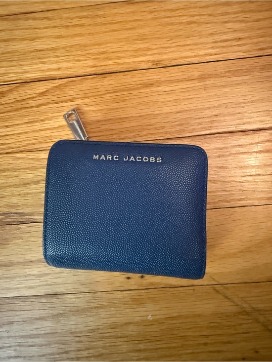 Marc Jacobs Accessories - Marc Jacobs Blue Pebbled Leather Zip Card Holder